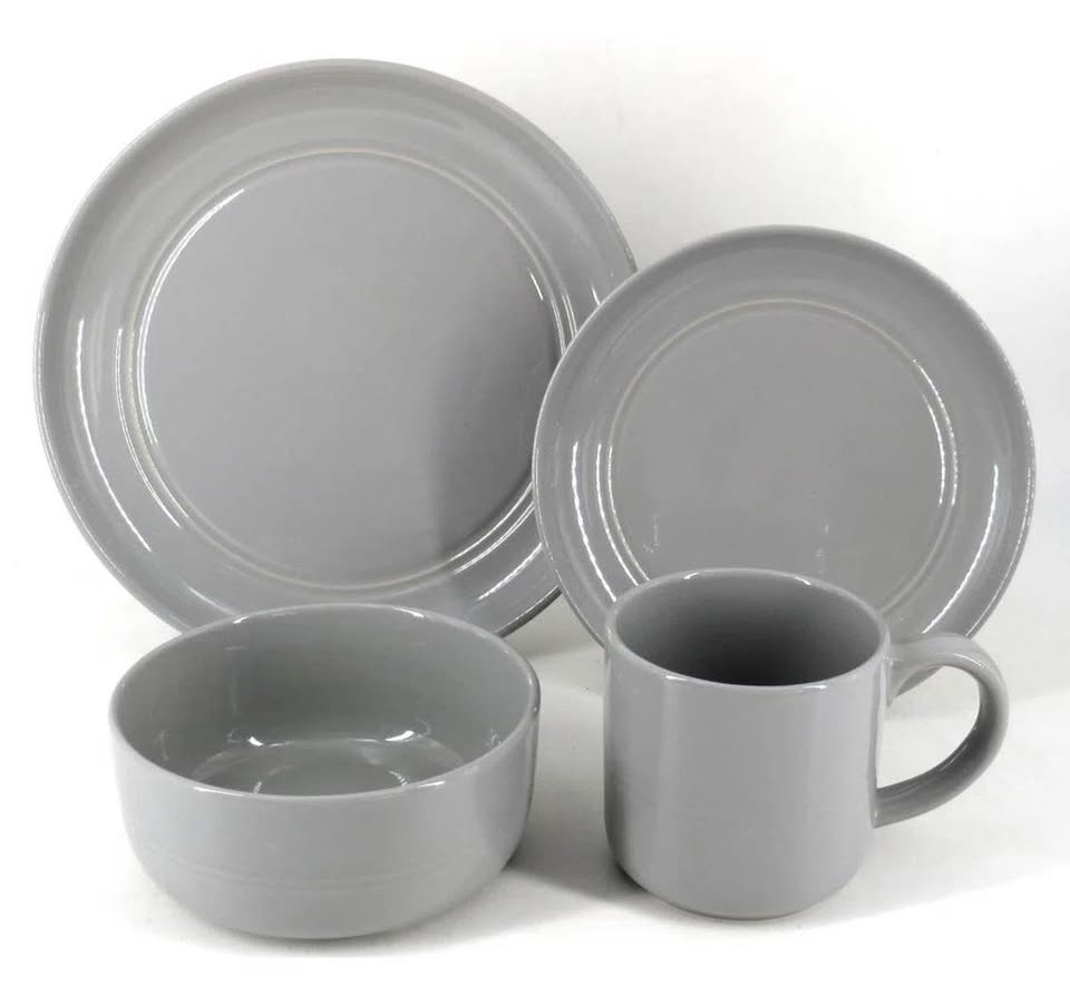 Moving Sale: 16 Piece Stoneware Dinnerware Set - Service for 4 - photo 3