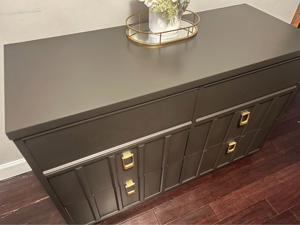 Black 6-Drawer Dresser with Gold Hardware - photo 3