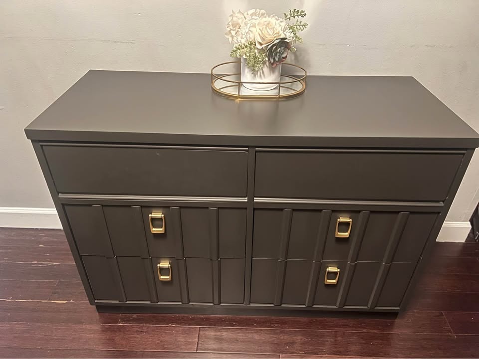 Black 6-Drawer Dresser with Gold Hardware - photo 4
