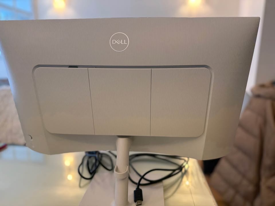 Brand New Dell Monitor - photo 3