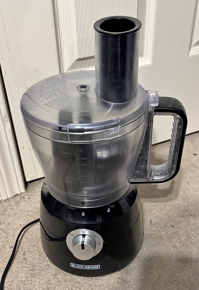 Black + Decker Food Processor / Chopper ❤️