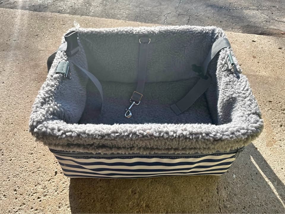 Comfy Fluffy Pet Car Seat Striped