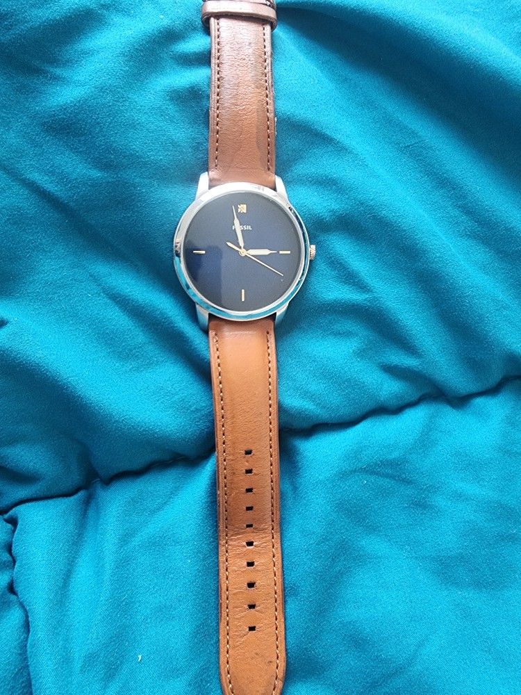 Fossil Leather Watch - photo 2