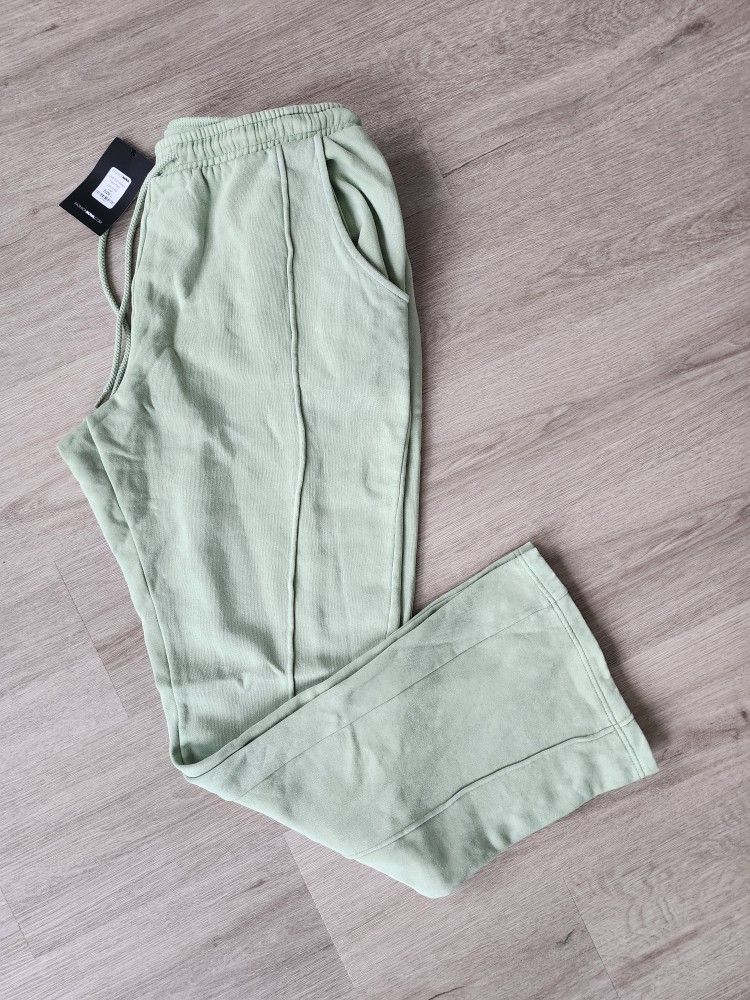 Fashion Nova Flared Sweatpant (NEW)