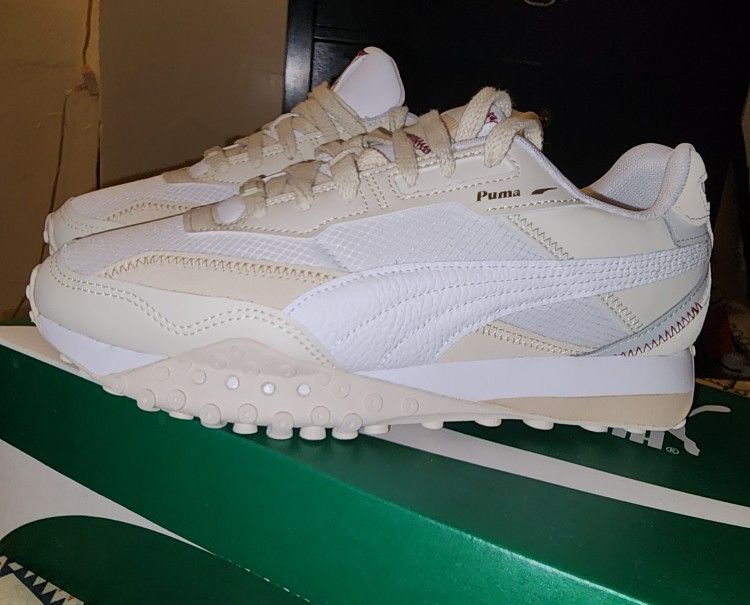 Women's Puma Sneakers (NEW)