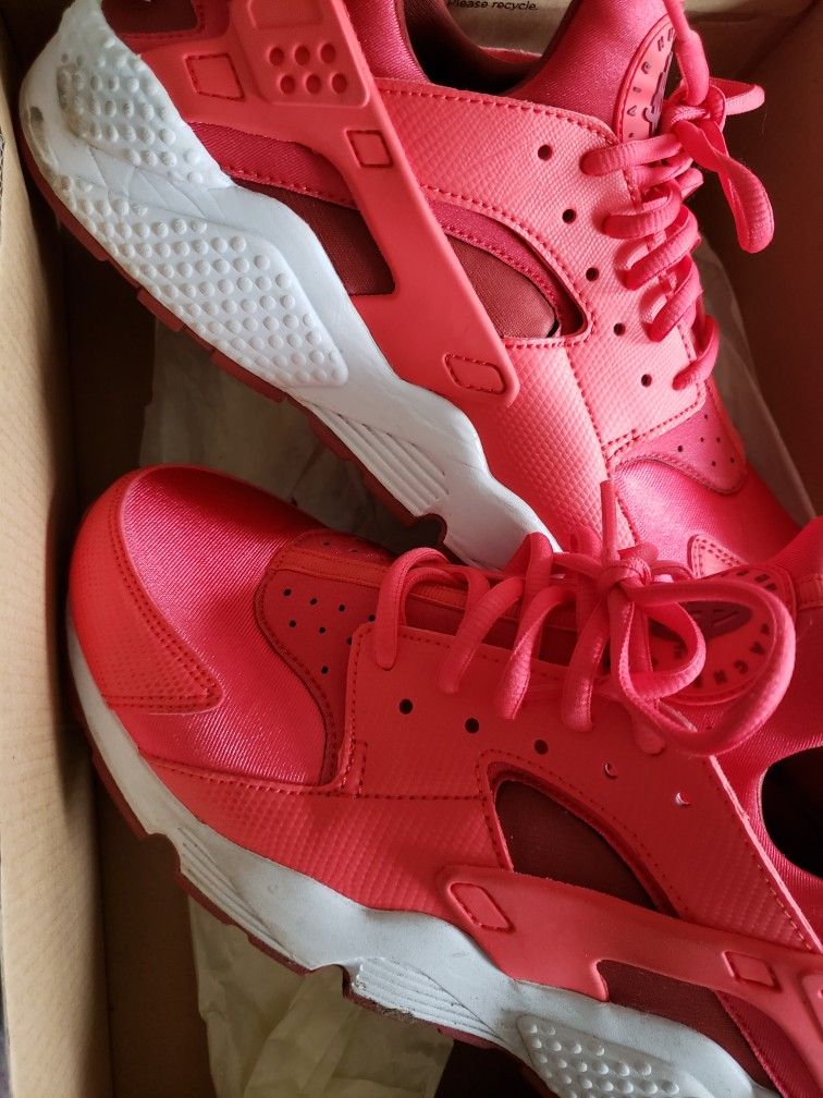 Womens Nike Hurrache Sneakers