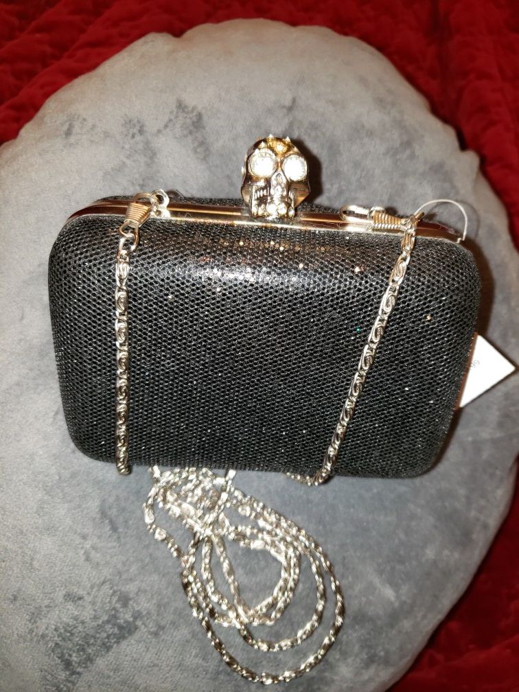 Skull Closure Clutch (NEW)