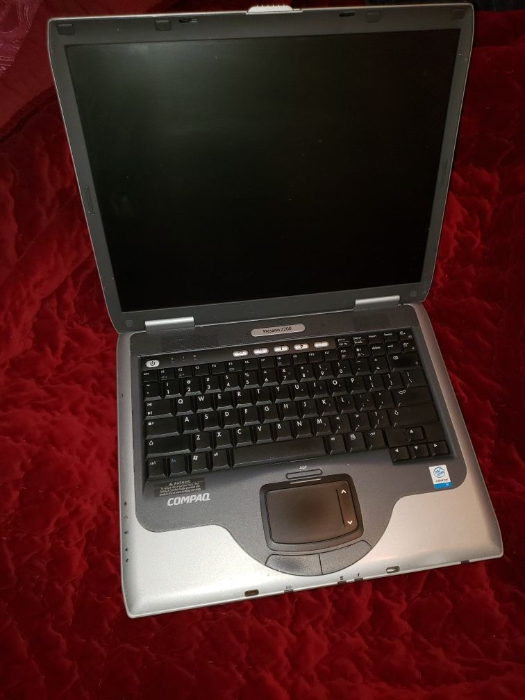 Compaq Presario 2200 Laptop