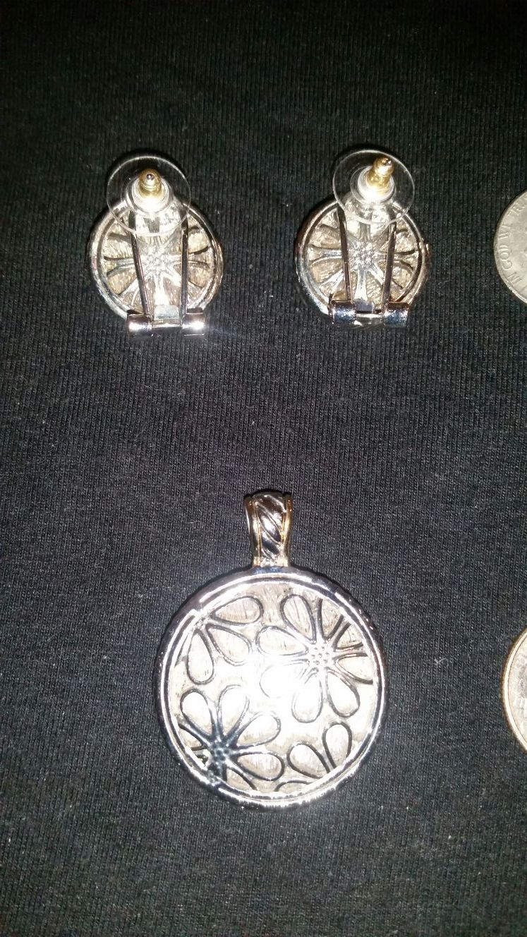 Very Beautiful and Elegant 3pc Set (NEW) - photo 3