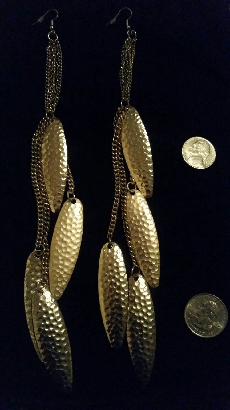 Gold tone dangling Earrings (new)