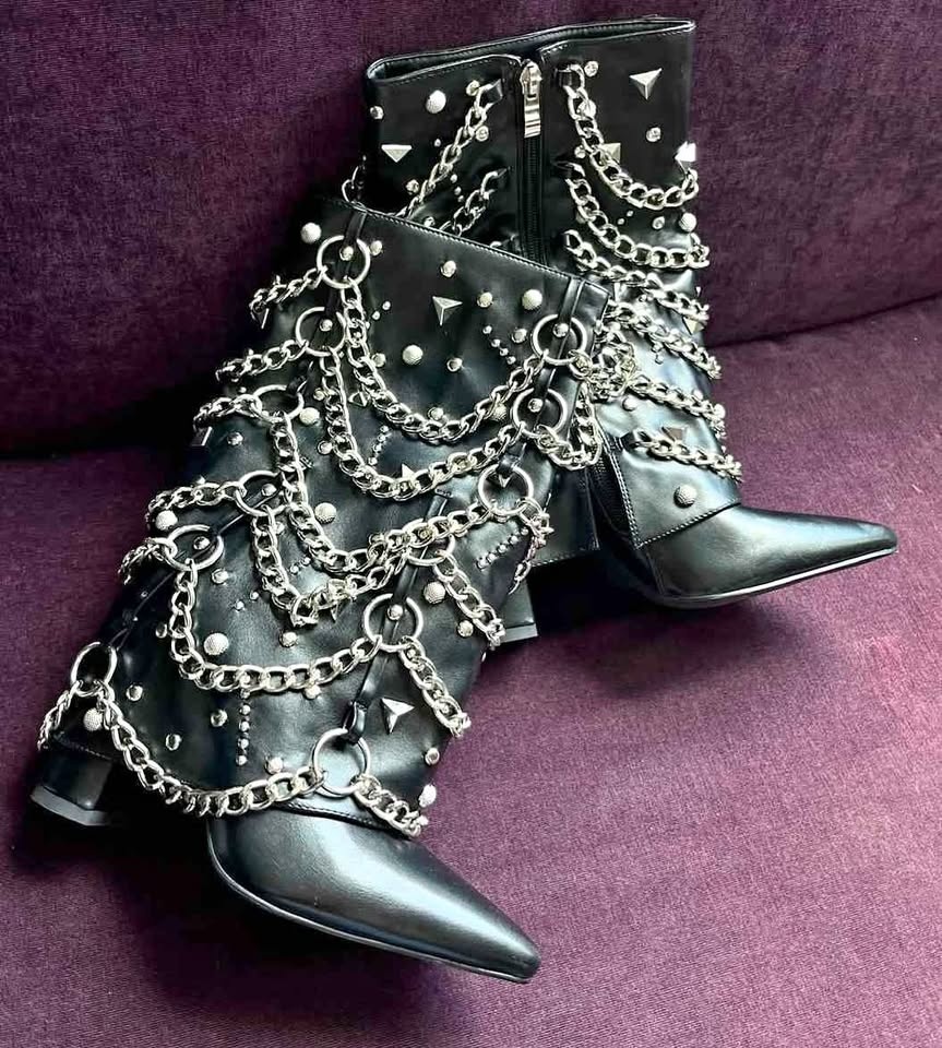 DILLARDS FAzalea Wang Aleena Chain Hardware Western Boots Size 8