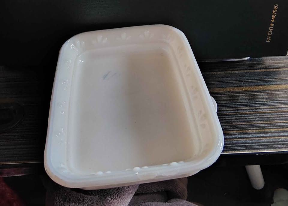Vintage Avon 70s-80s Milk Glass Soap Dish - photo 2