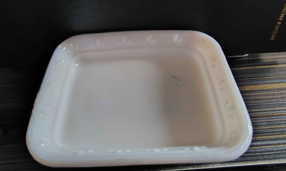 Vintage Avon 70s-80s Milk Glass Soap Dish - photo 3