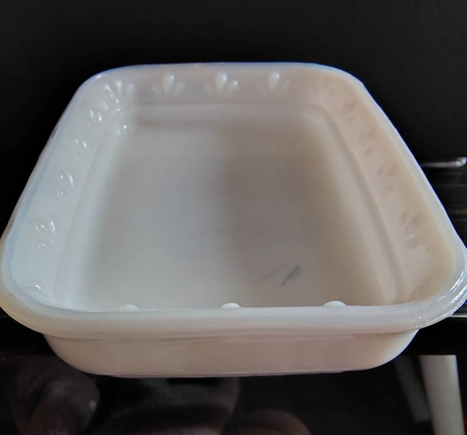 Vintage Avon 70s-80s Milk Glass Soap Dish - photo 4