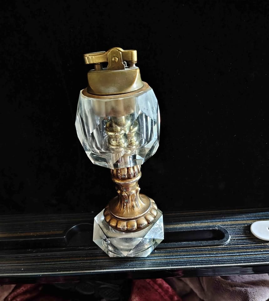 Vintage 30s Hollywood Regency Crystal Table Lighter