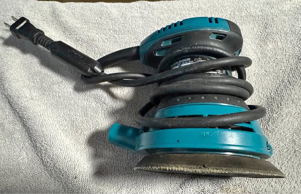 Makita 5” Random Orbit Sander 8 Hole