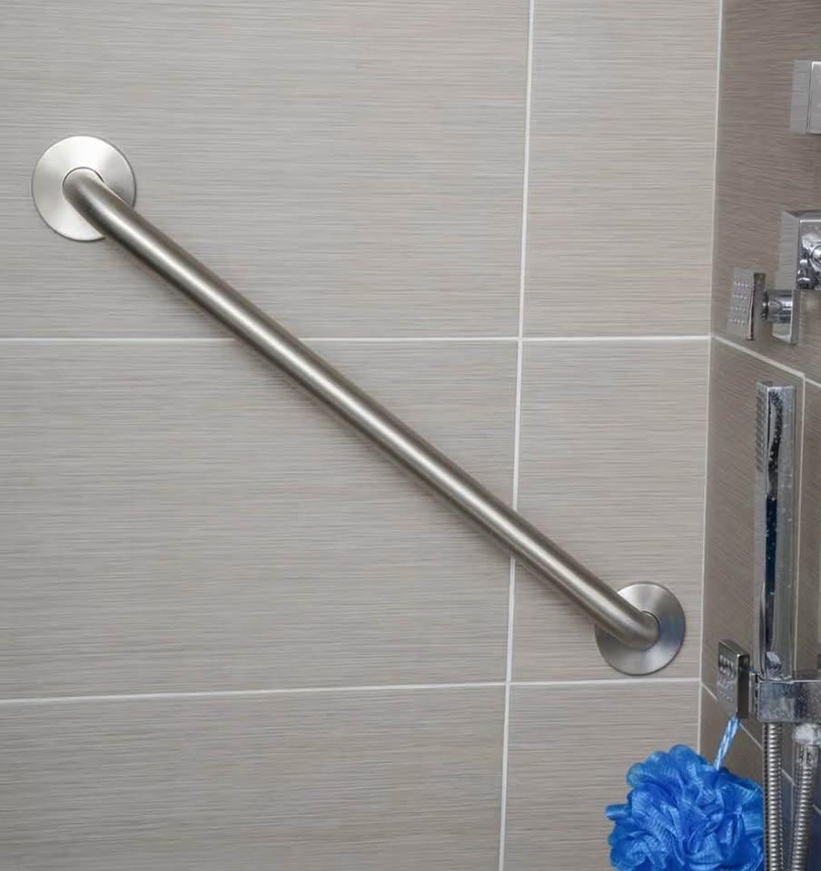 Amazon Basics 18” Grab Bar 1.25” Diameter - photo 2