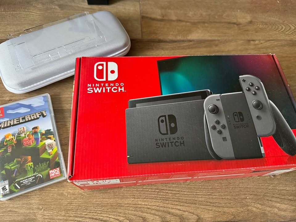 Nintendo Switch Bundle (Grey) - Minecraft, Case
