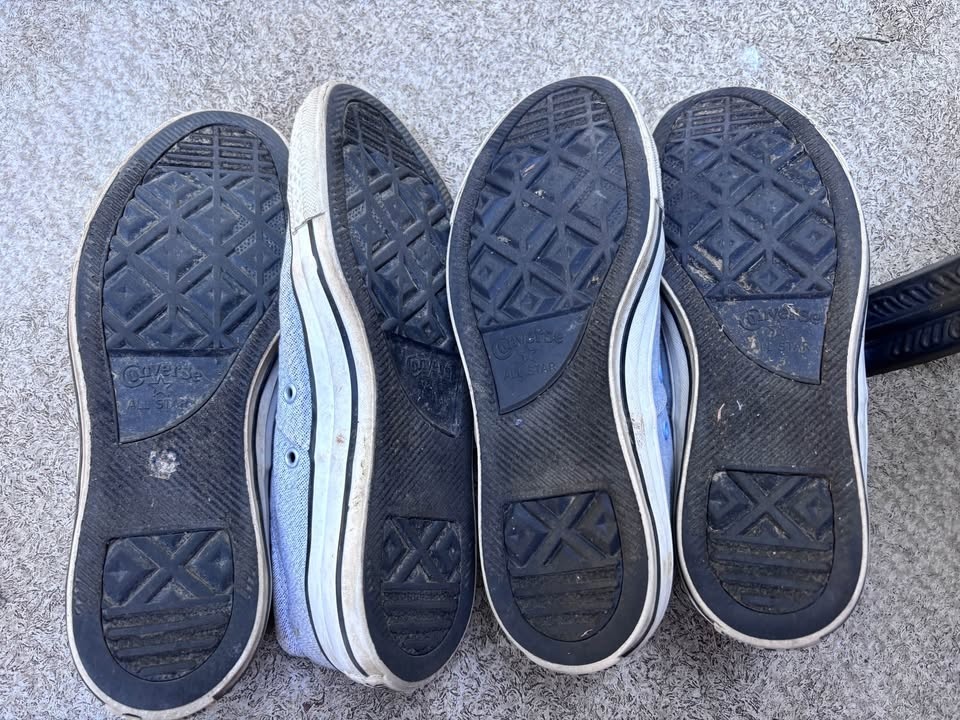 2 Pairs Ladies Converse Shoes Size 9.5 - photo 2