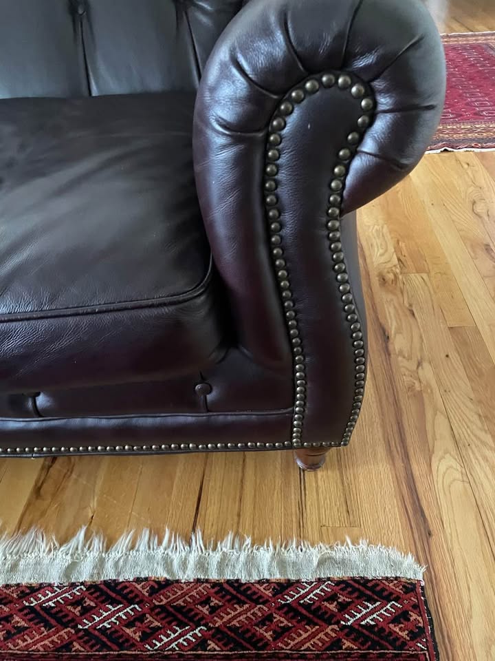 Leather Sofa with nail heads - photo 3