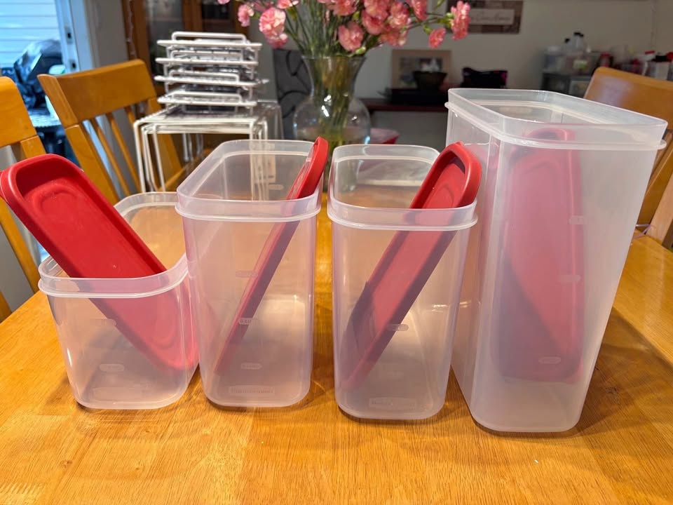 4 Rubbermaid Modular Canisters Food Storage Containers