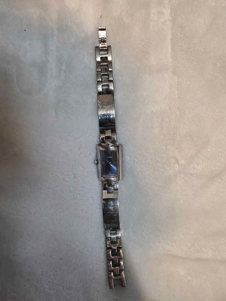 Yves Rocher Rectange Silver Tone Blue Dial Link Bracelet Analog - photo 2