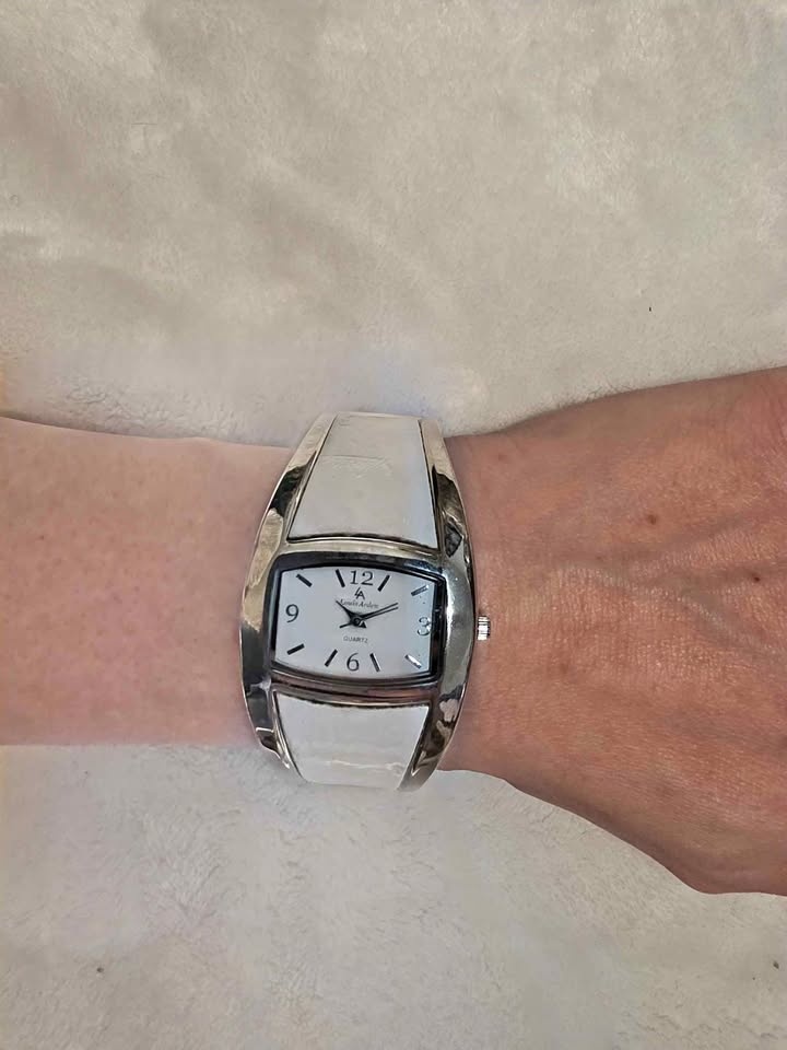 Vintage Stainless Steel White Bracelet Watch