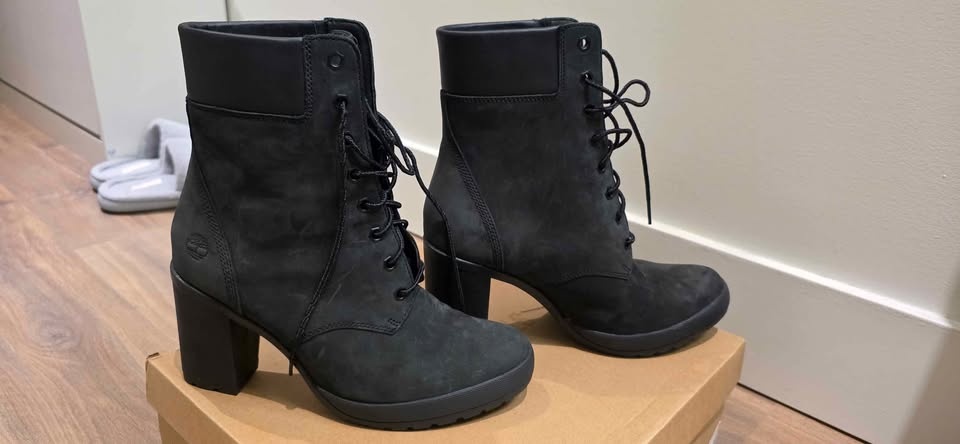 Timberland Heeled Boots (US Size 9) - photo 2