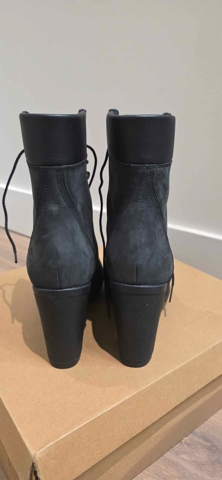 Timberland Heeled Boots (US Size 9) - photo 4