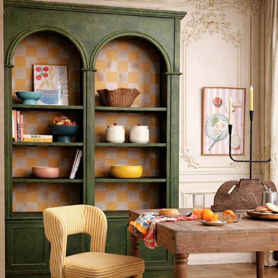 BNIB Elegant Pine Wood Display Cabinet – Arched Shelves, Antique - photo 3