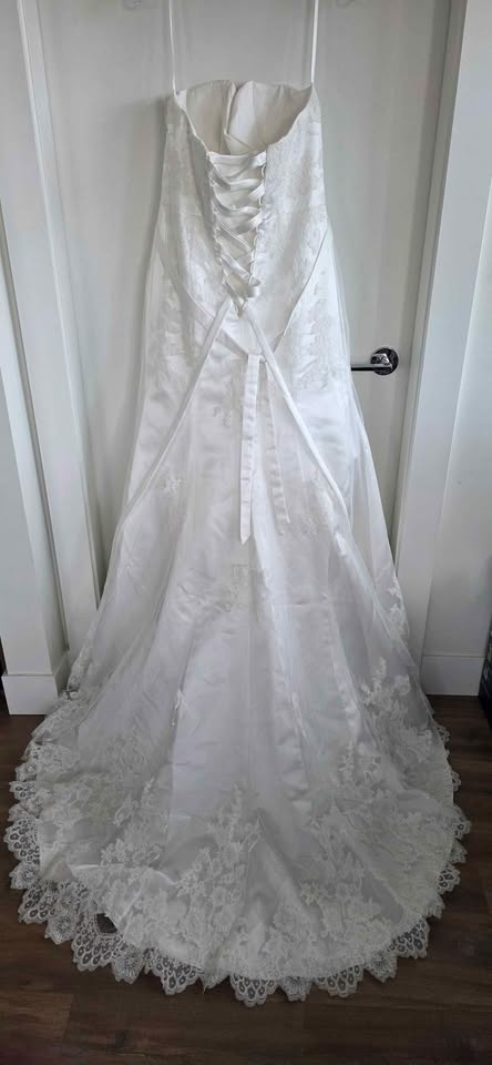 Brand new never worn wedding dress plus veil - photo 4