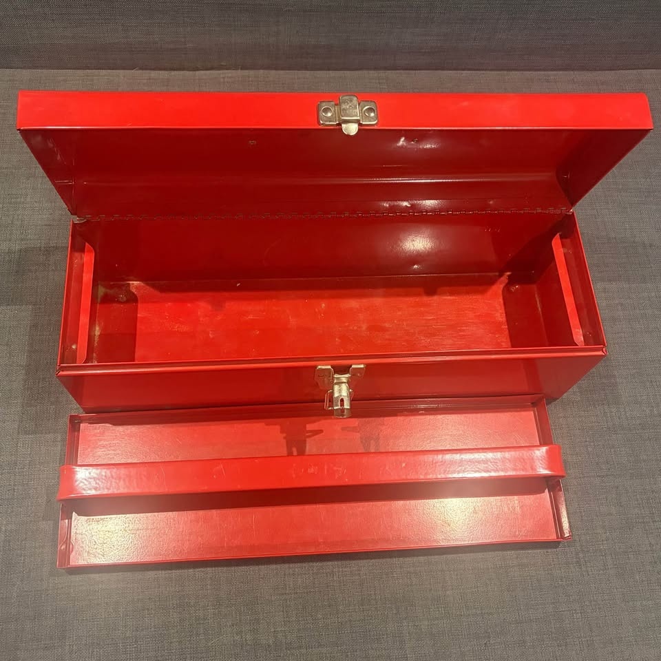 Classic Red Metal Tool Box - photo 4
