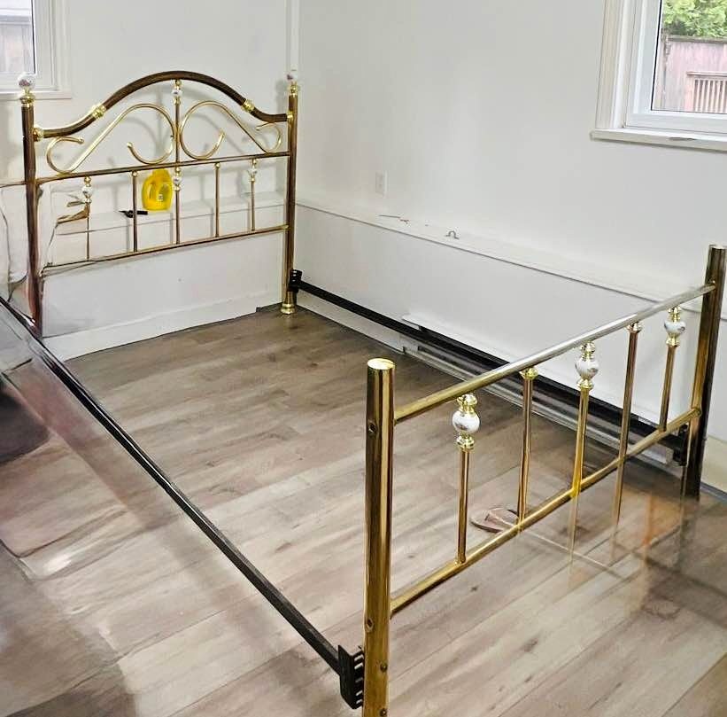 Ornate Gold Queen Bed