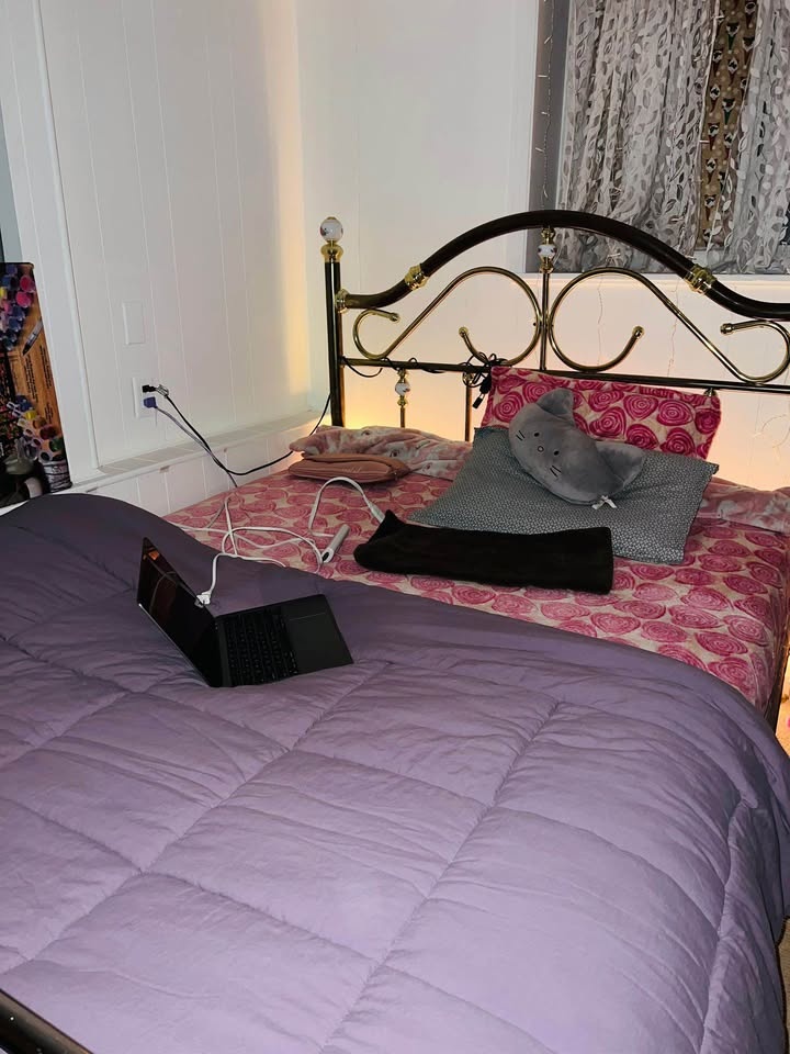Ornate Gold Queen Bed - photo 2