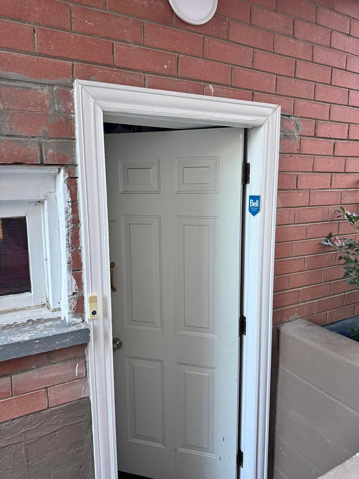 2 Beds 2 Baths - House