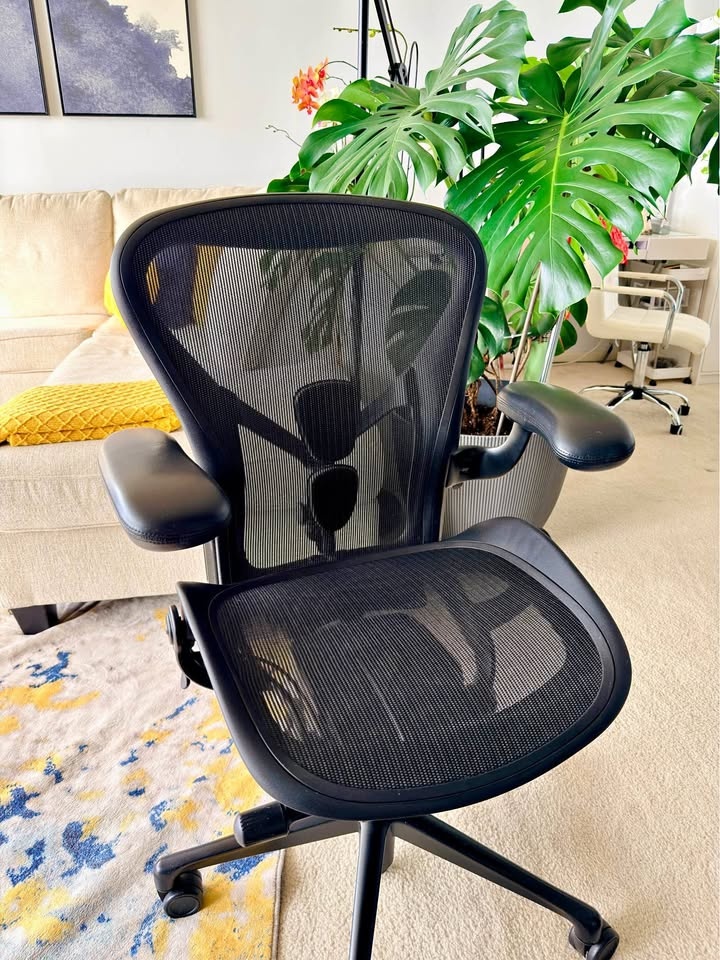 Herman Miller Aeron Size B – Fully Loaded