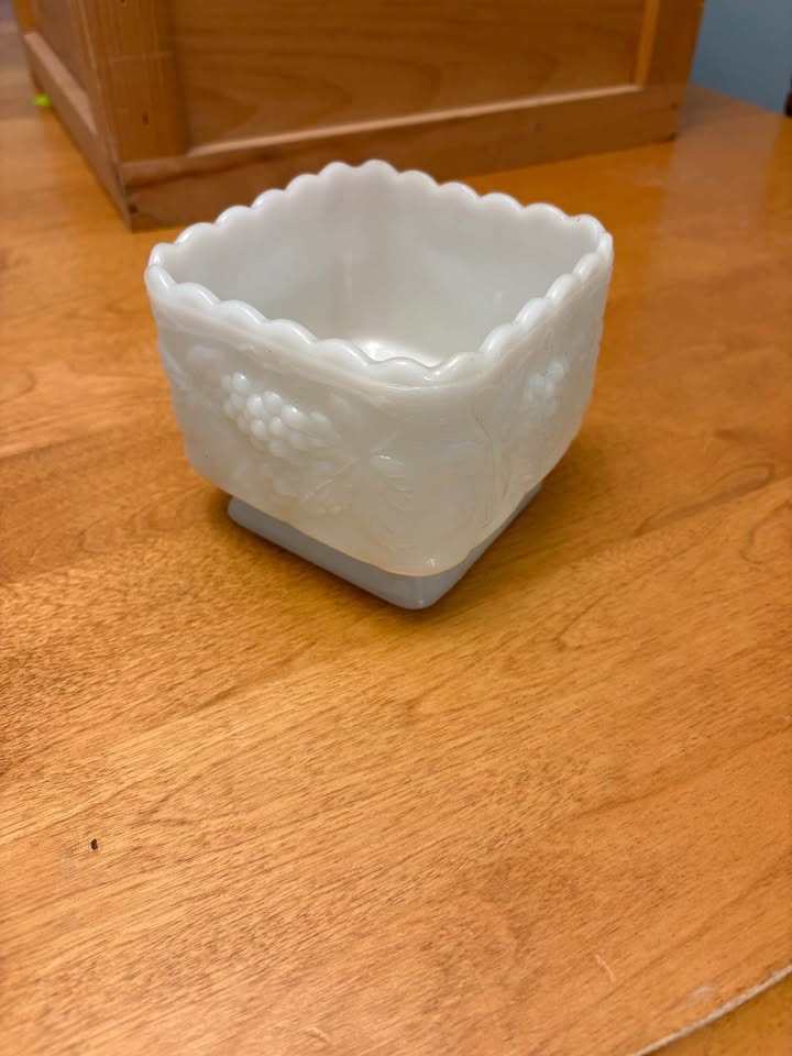 Vintage Anchor Hocking Milk Glass Planter/Candy Dish - photo 3