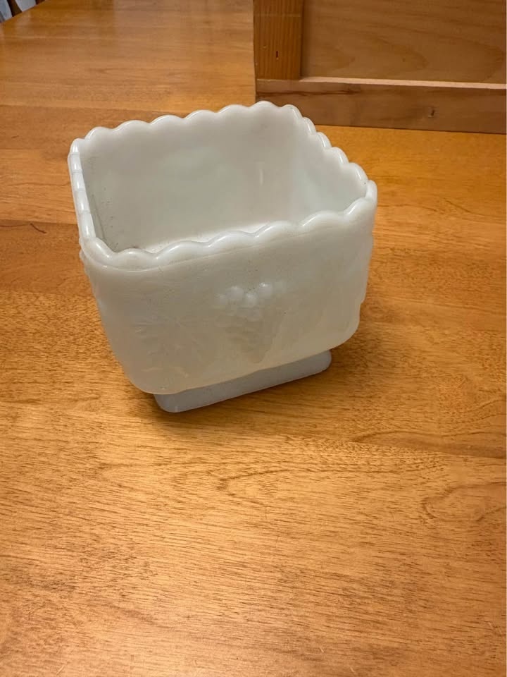 Vintage Anchor Hocking Milk Glass Planter/Candy Dish - photo 4