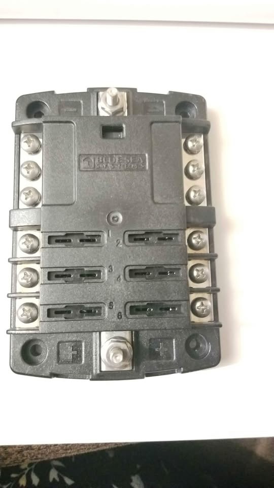 Six Circuit Fuse Block