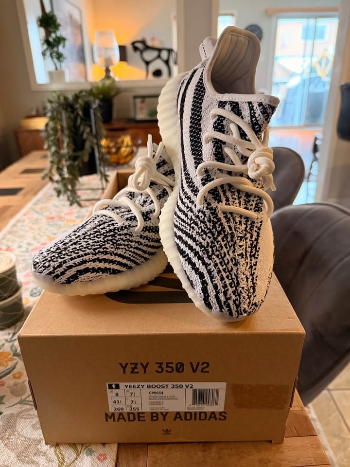 Authentic Yeezy Collection - Size 8 (Foam M7)