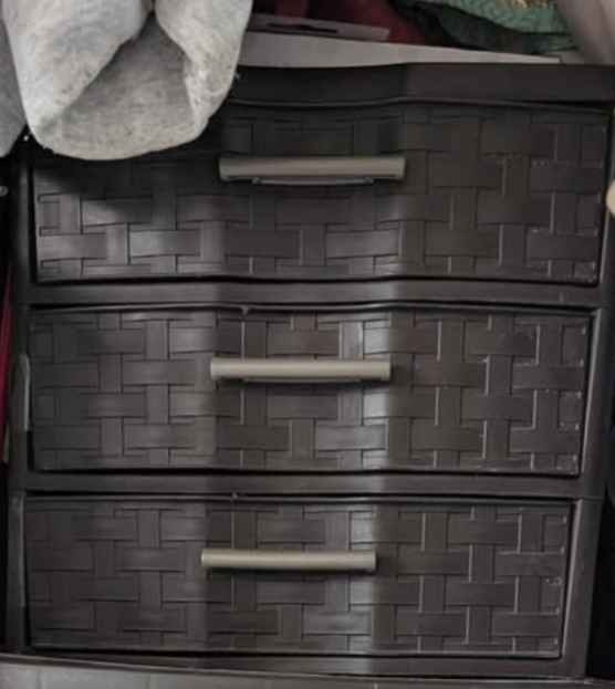 Two Sterilite 3 drawer storage chests - photo 4