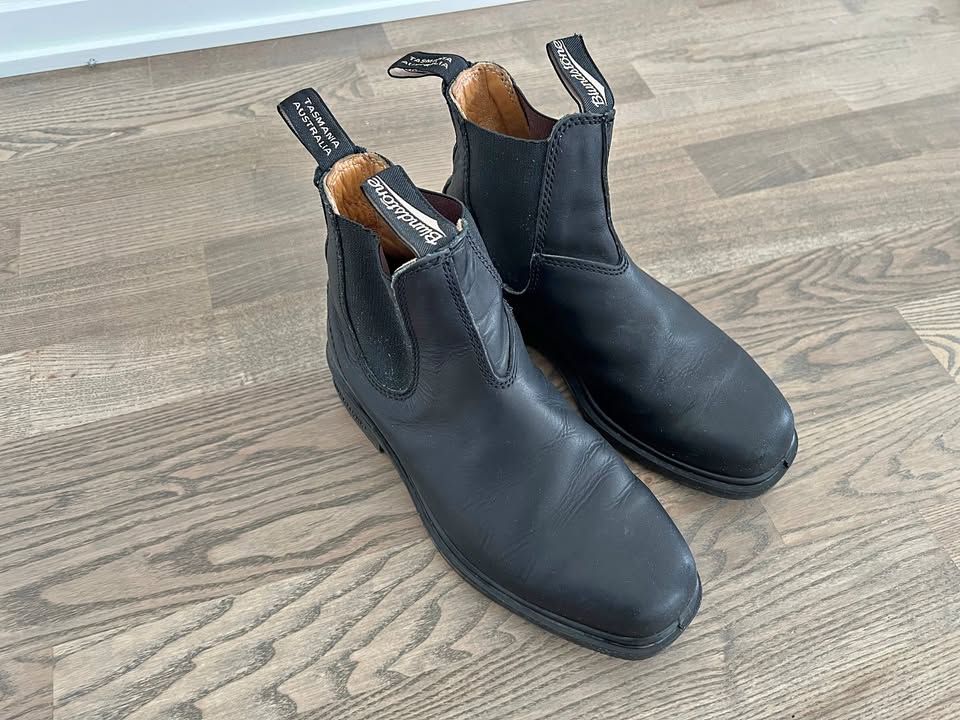 Size 8.5 (US) Blundstone 510 Chelsea Boots - Black