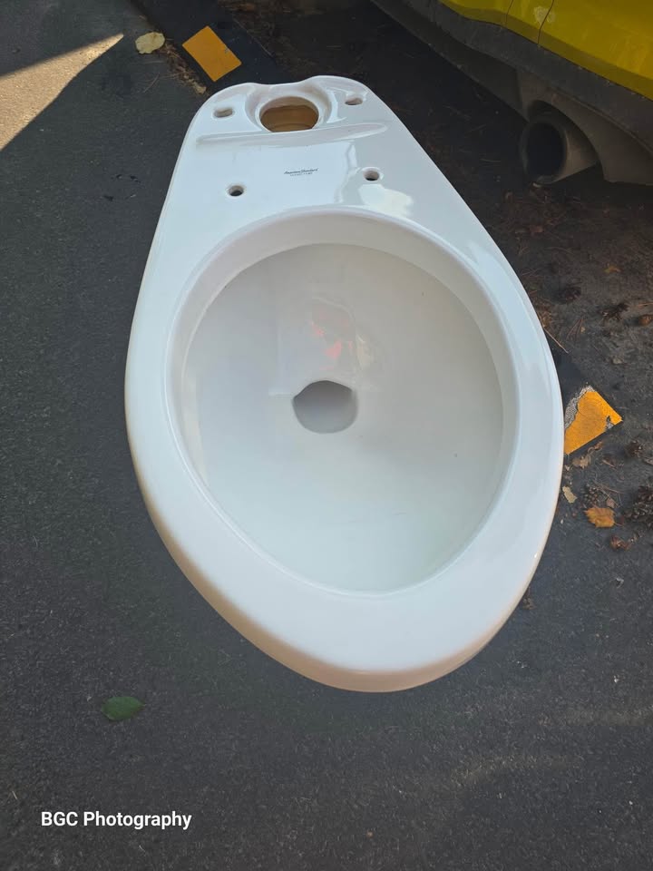 Free toilet - photo 3