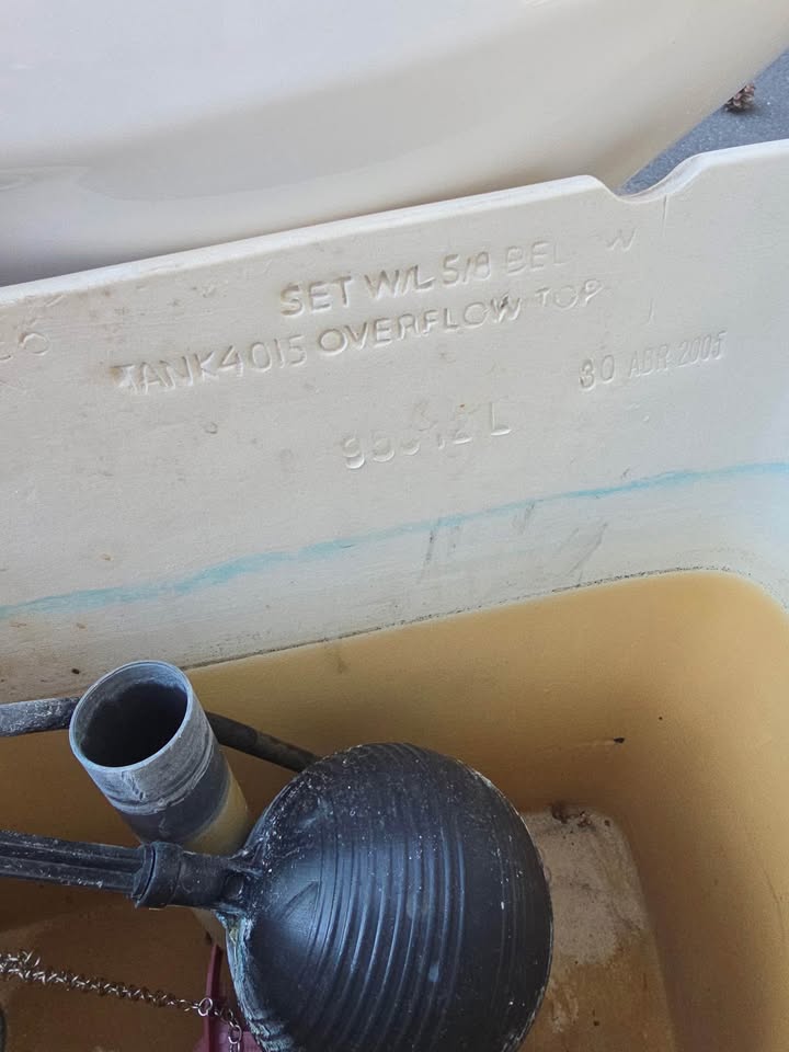 Free toilet - photo 5