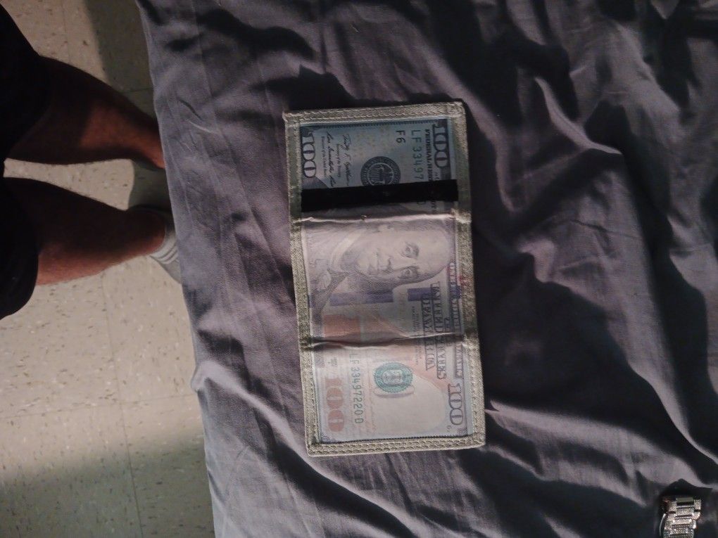 Design 100 Bill Wallet