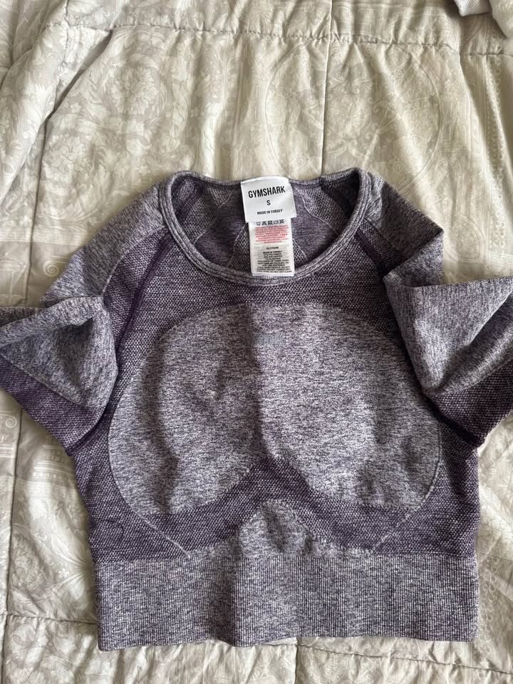 Long sleeve workout top - photo 2