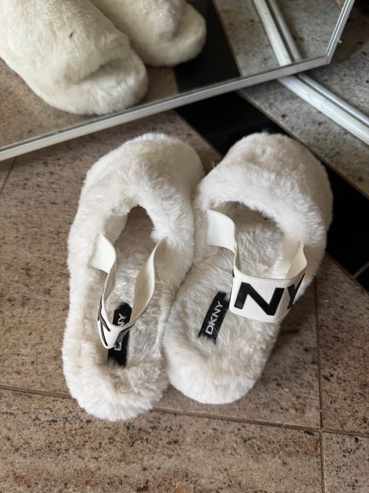 DNKY Fluffy Platform Shoes Size 6 - photo 2