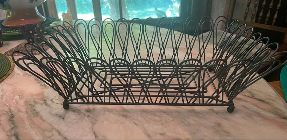 SET OF 2 FARMHOUSE STYLE BLACK METAL WIRE SCALLOPED BREAD BASKET - photo 4