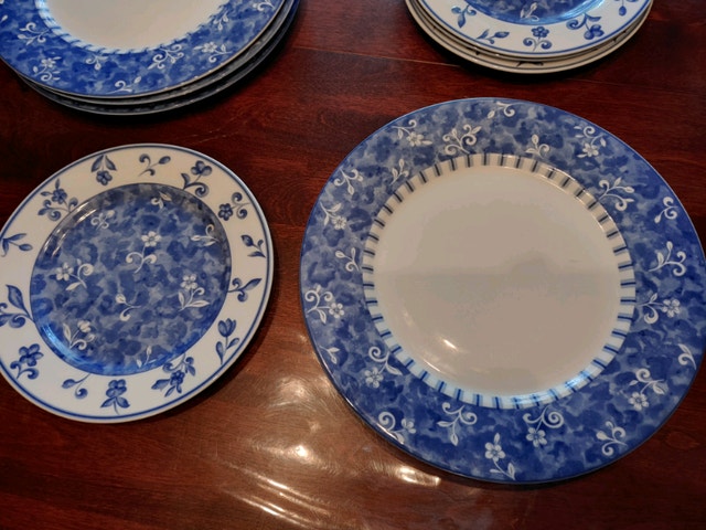 4 Dinner Plates & 4 Breakfast Plates