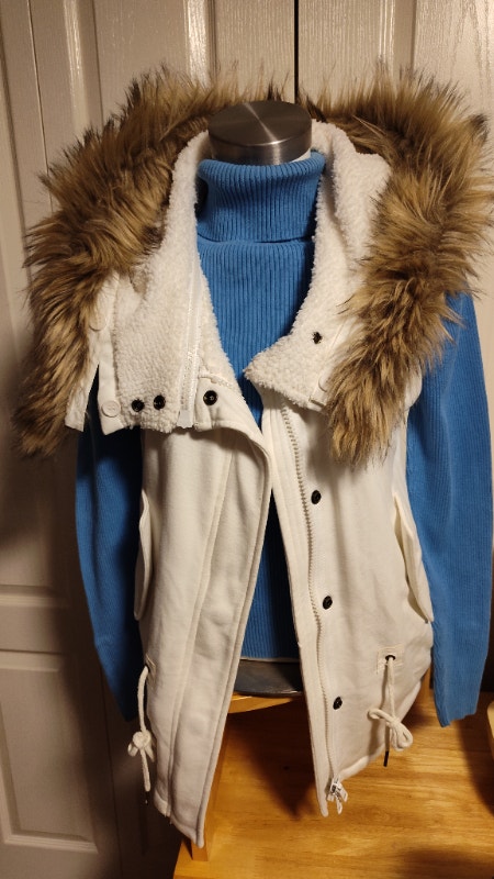 Outdoor Vest with Removable Hood/Faux Fur Trim - Medium